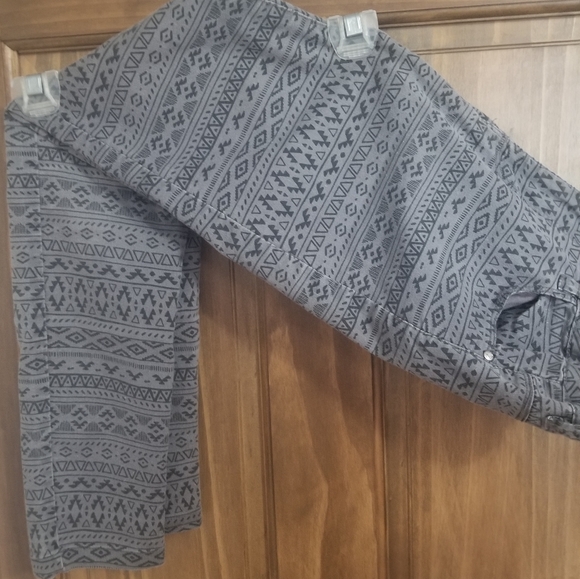 Gray Patterned Jeans - Picture 3 of 4